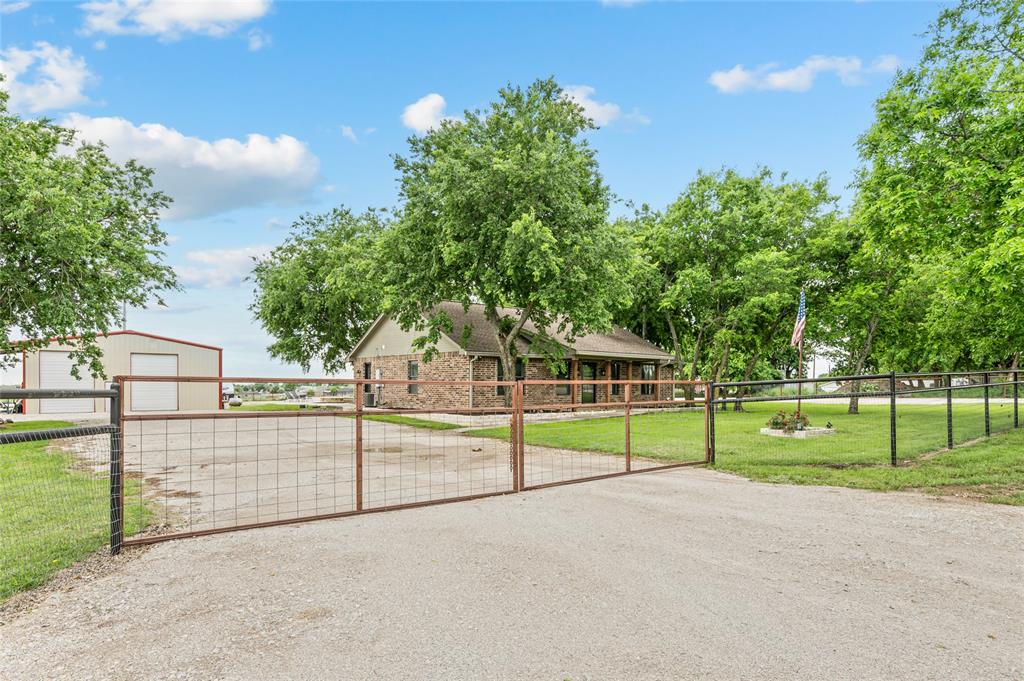 2030 County Road 4010 Decatur, TX 76234 - Photo 9 of 35