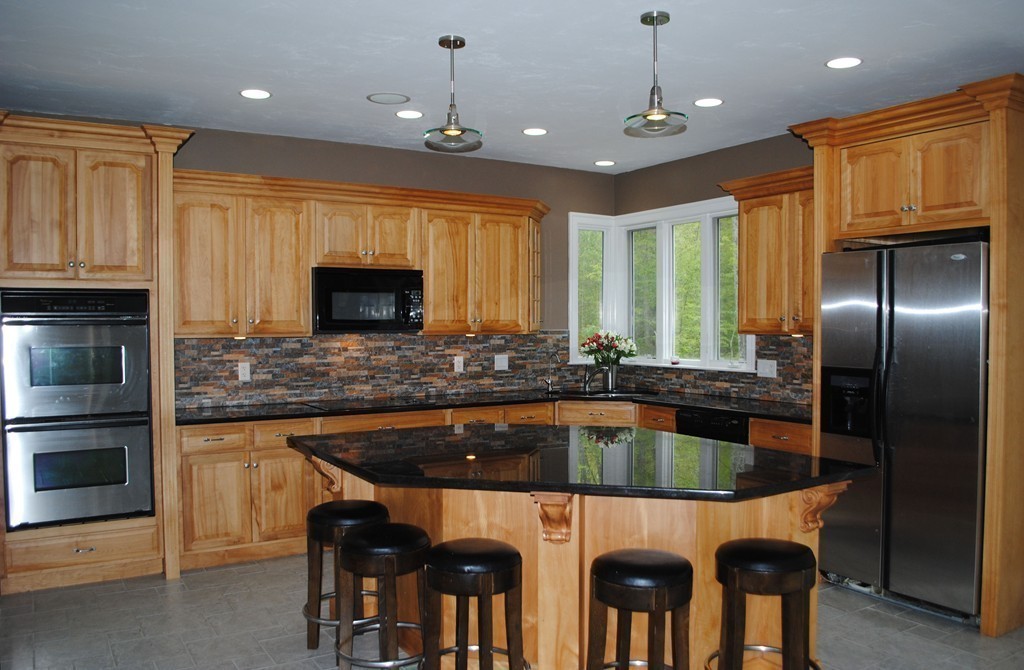 11 Miscoe Hill Road Upton, MA 01568 - Photo 6 of 25 Gallery Image 6