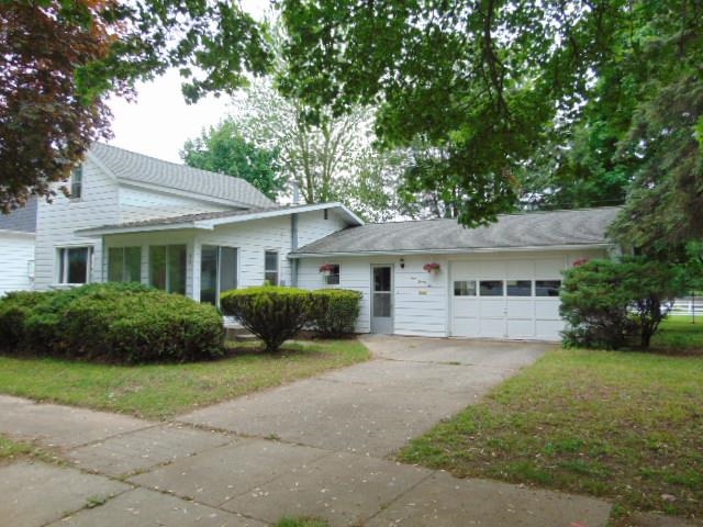 422 Walnut Street Alma, MI 48801 - Photo 3 of 30 1934007-417cdcab-873f-433f-a9e3-638c7ccec5c3.JPG
