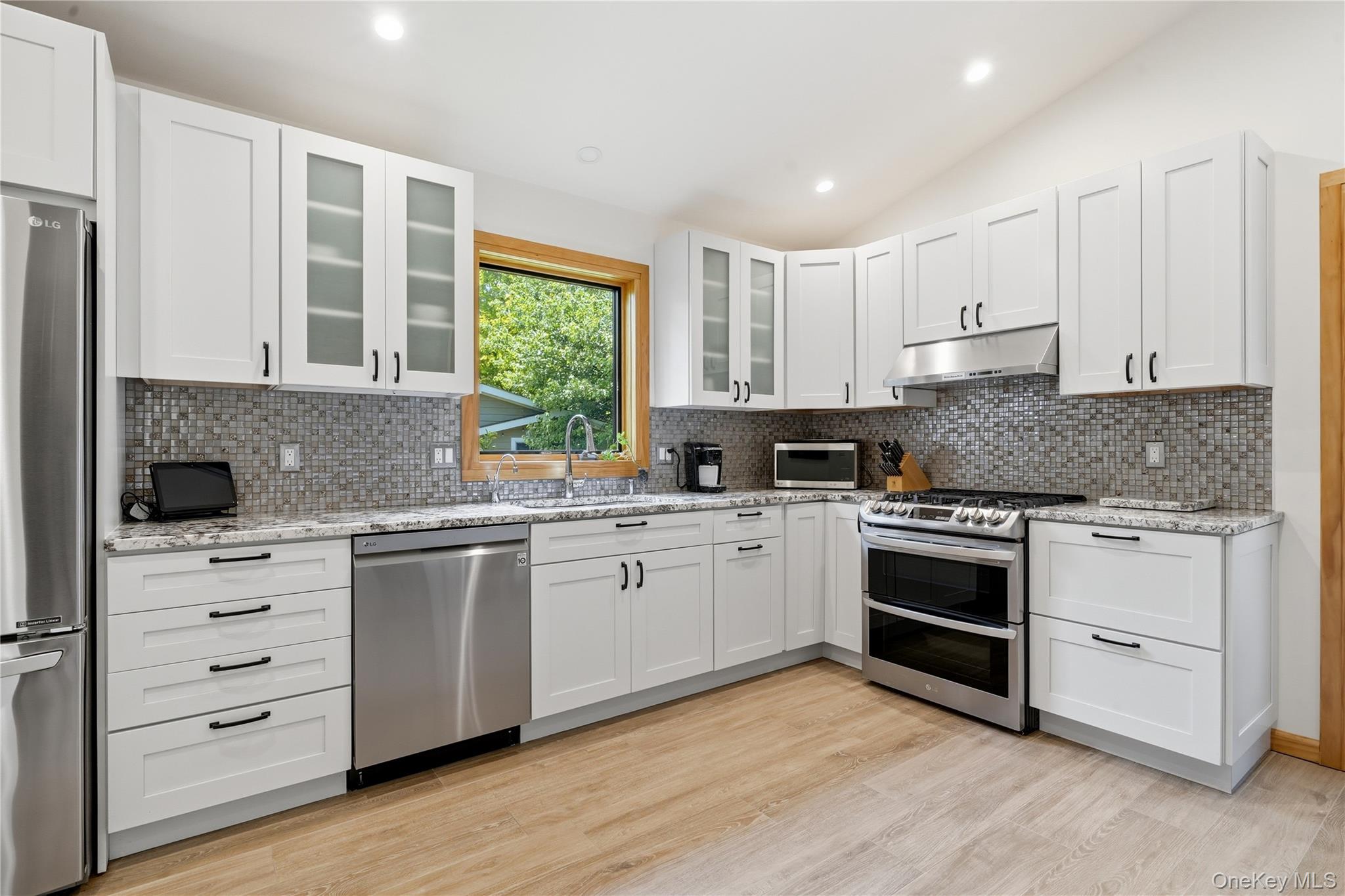 2540 Riverside Avenue Seaford, NY 11783 - Photo 18 of 37
