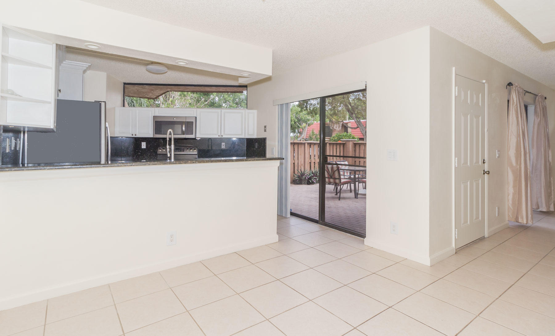 8189 Severn Drive Boca Raton, FL 33433 - Photo 16 of 43 Breakfast Bar