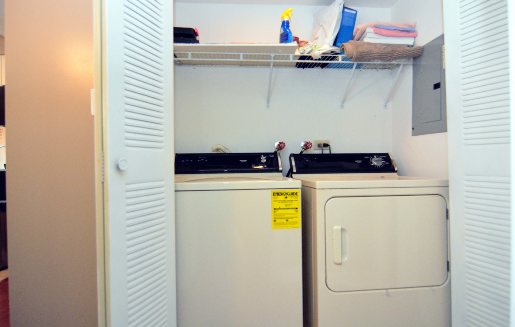 10630 Ridgeland Avenue, Unit 2A Chicago Ridge, IL 60415 - Photo 17 of 19 a utility room with dryer and washer