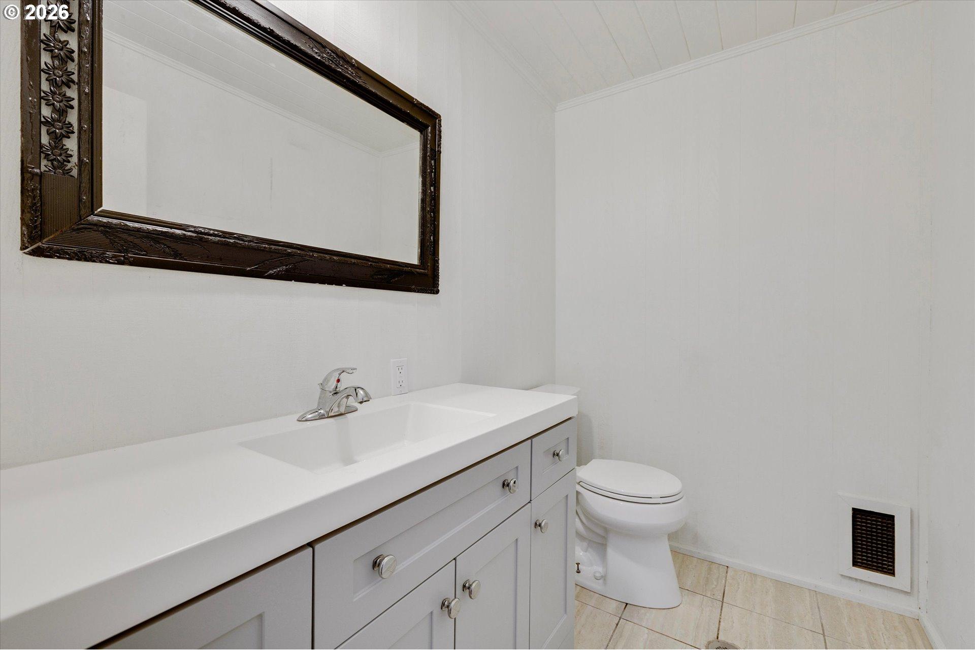 12653 Northeast Cedarbrook Road Aurora, OR 97002 - Photo 34 of 45 Bathroom