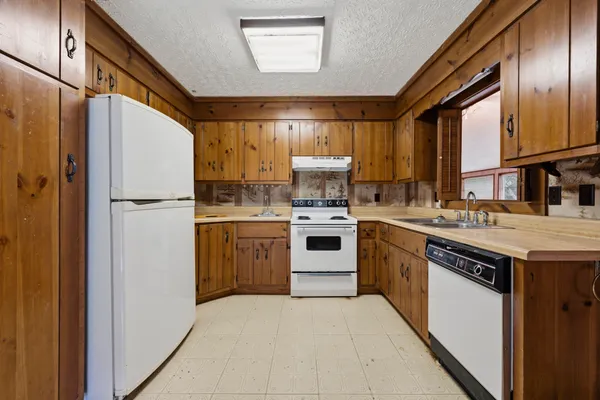 5300 Highway 31W, Portland, TN 37148