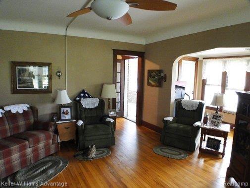 32220 West Road New Boston, MI 48164 - Photo 6 of 20 Living Room