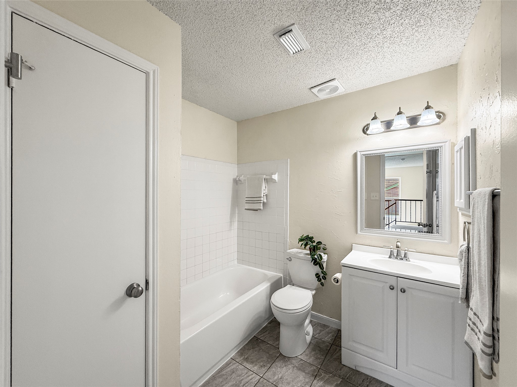 13635 Repa Lane Houston, TX 77014 - Photo 32 of 48 With a wide windowsill it's definitely a cozy room.