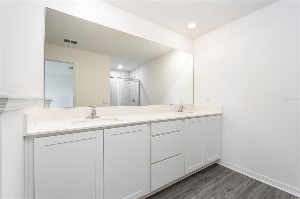690 Poppy Lane Dundee, FL 33838 - Photo 11 of 16 a bathroom with a sink and a mirror