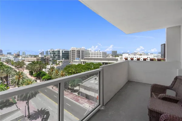$5,000 | 100 Lincoln Road, Unit 811, Miami Beach, FL 33139