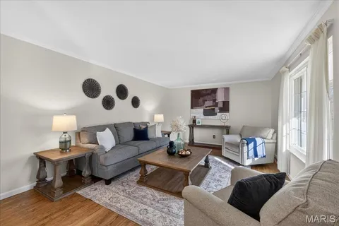 $365,000 | 1011 Ferngate Lane, Creve Coeur, MO 63141