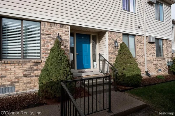 $205,500 | 1700 River Road, Unit 10, Marysville, MI 48040