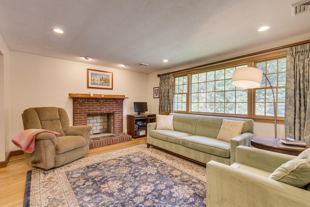 34 Fencourt Road Canton, MA 02021 - Photo 2 of 17 Gallery Image 2