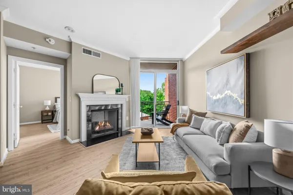 $403,333 | 4490 Market Commons Drive, Unit 413, Fairfax, VA 22033