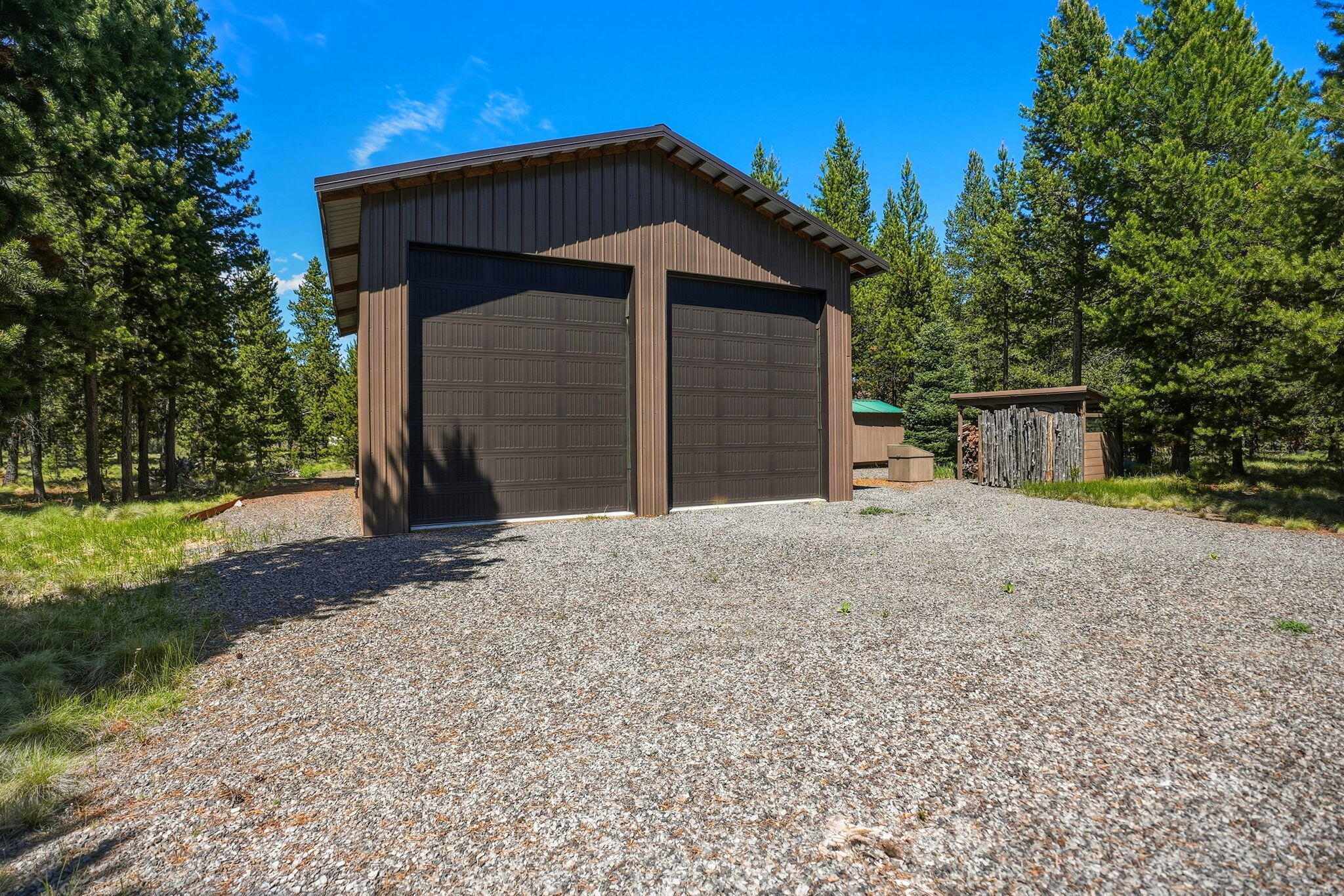 17118 Laguna Road Bend, OR 97707 - Photo 3 of 24 3