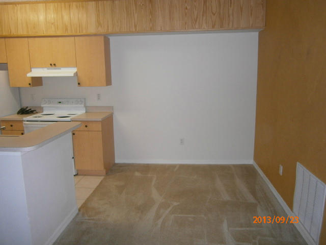 10312 Fox Trail Road South, Unit 1014 West Palm Beach, FL 33411 - Photo 3 of 12 a utility room with dryer and washer