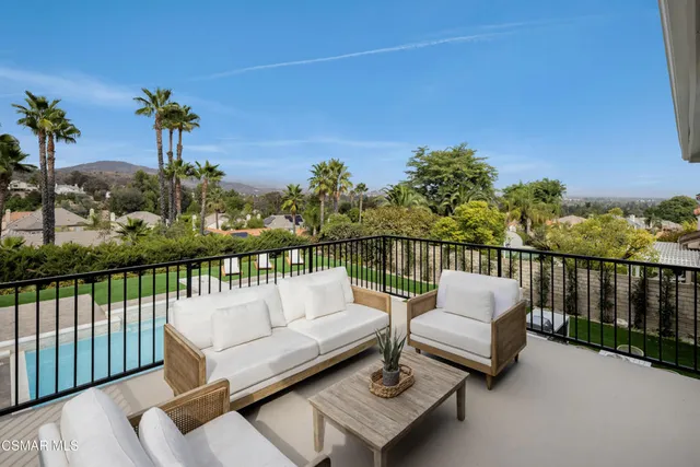 a en suite bathroom with a double vanity sink a toilet and a mirror