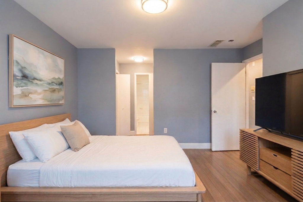 20 Chestnut Street, Unit 26 Cambridge, MA 02139 - Photo 7 of 10