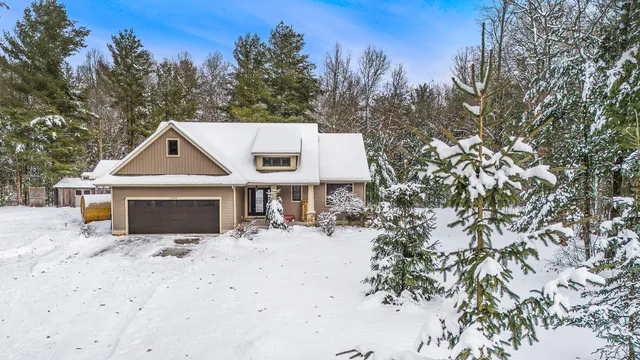 $495,000 | 12985 Hamilton Hills Drive, Gowen, MI 49326