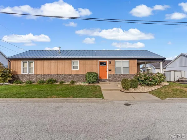 $177,500 | 403 South Moore Street, Waterloo, IL 62298