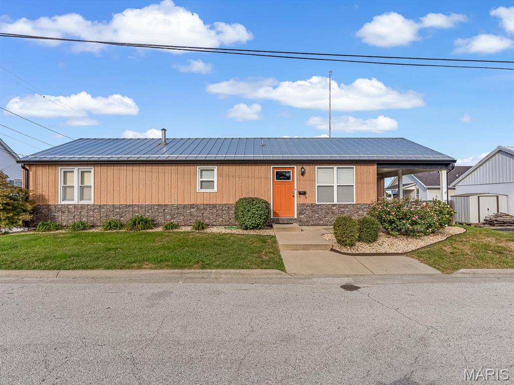 403 South Moore Street Waterloo, IL 62298 - Photo 1 of 18 Gallery Image 1