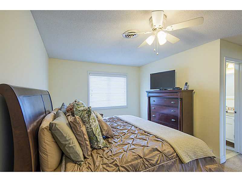 34 Fox Ridge Crescent, Unit 34 Warwick, RI 02886 - Photo 9 of 21 Master Bedroom.