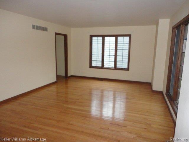 35603 Tall Pine Road Farmington, MI 48335 - Photo 5 of 16 LR (2)