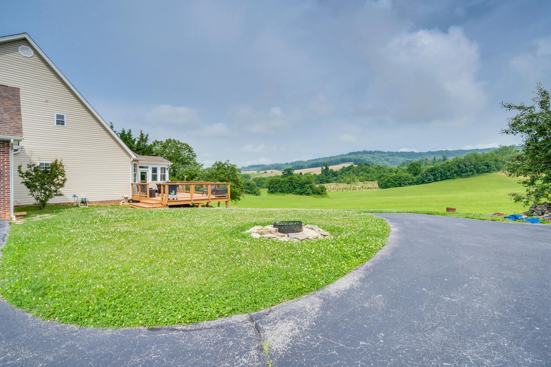 11361 Reedy Creek Road Bristol, VA 24202 - Photo 43 of 56 044