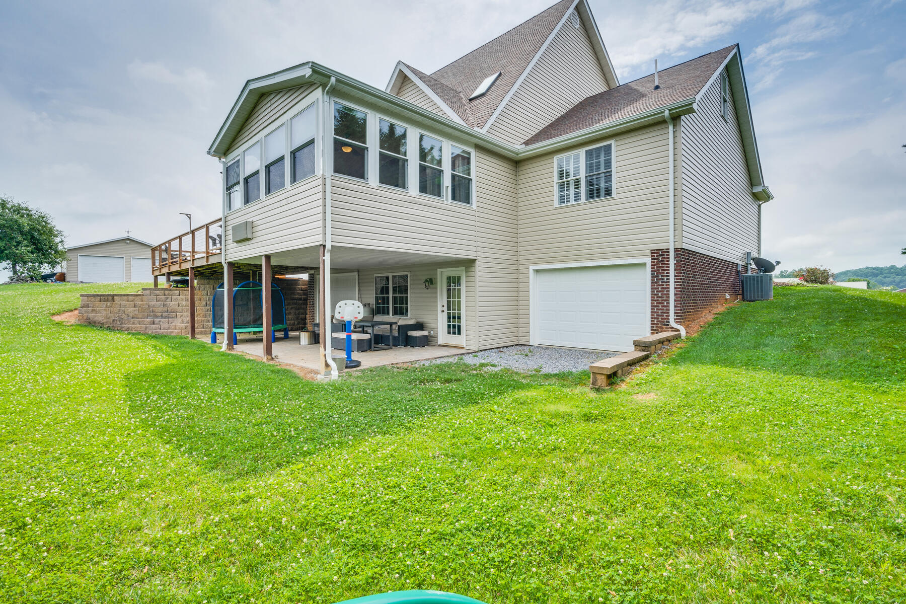 11361 Reedy Creek Road Bristol, VA 24202 - Photo 46 of 56 047