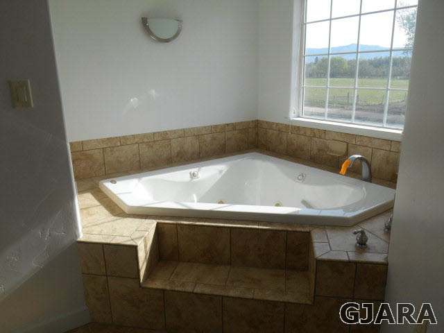 2264 L Road Grand Junction, CO 81505 - Photo 13 of 20 a bath tub sitting next to a window