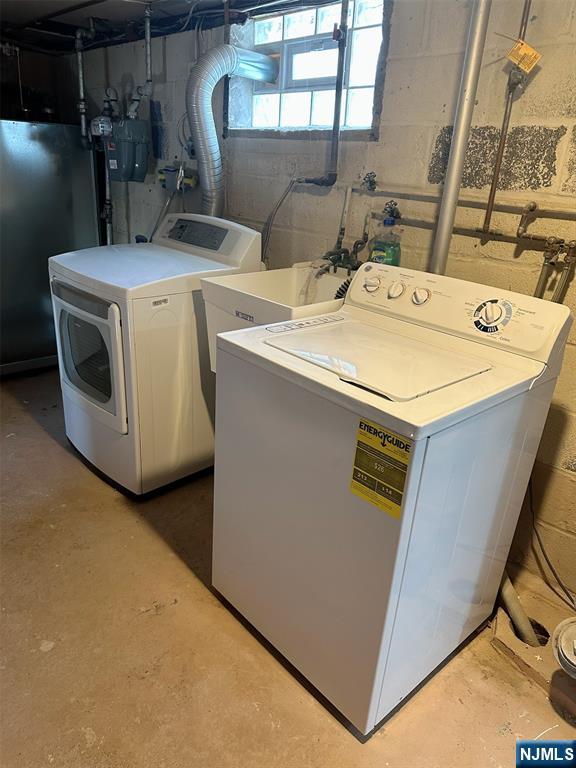 678 Grove Street Ridgewood, NJ 07450 - Photo 12 of 14 a utility room with dryer and washer