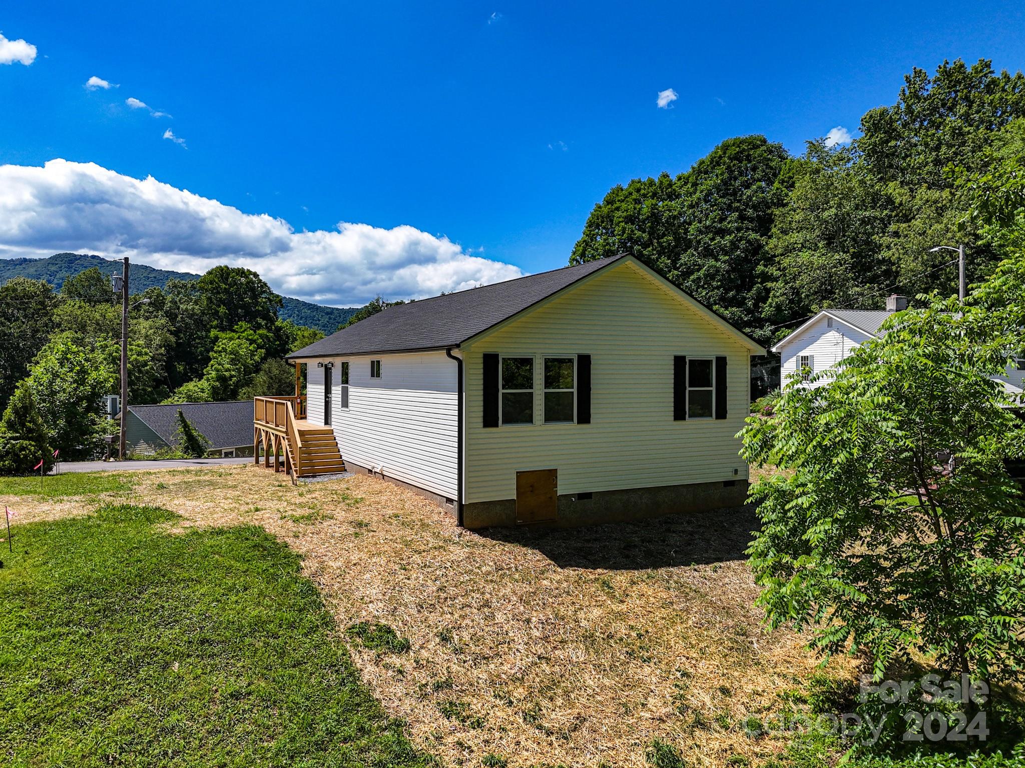 130 Craven Road Waynesville, NC 28786 - Photo 5 of 43 Gallery Image 5