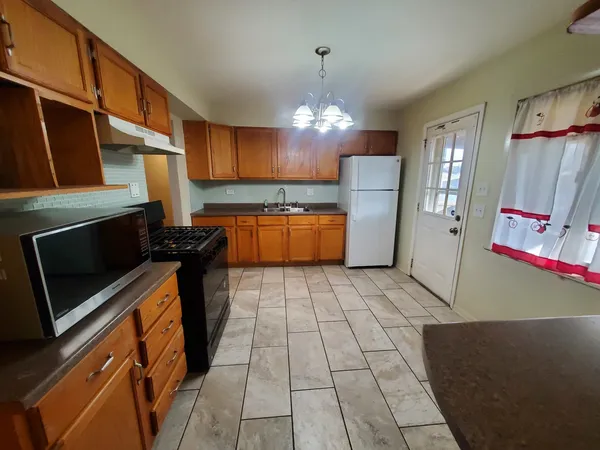 $2,700 | 450 East Mulberry Court, Glenwood, IL 60425