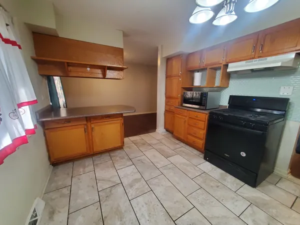 $2,700 | 450 East Mulberry Court, Glenwood, IL 60425