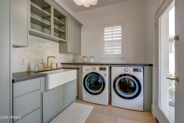 $1,250,000 | 2812 East Washington Court, Gilbert, AZ 85234