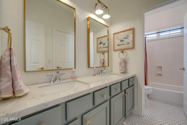 $1,250,000 | 2812 East Washington Court, Gilbert, AZ 85234