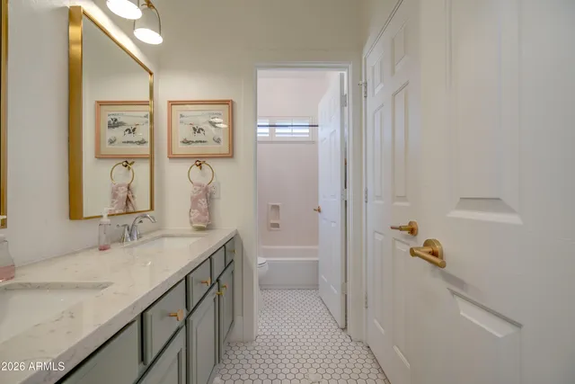 $1,250,000 | 2812 East Washington Court, Gilbert, AZ 85234