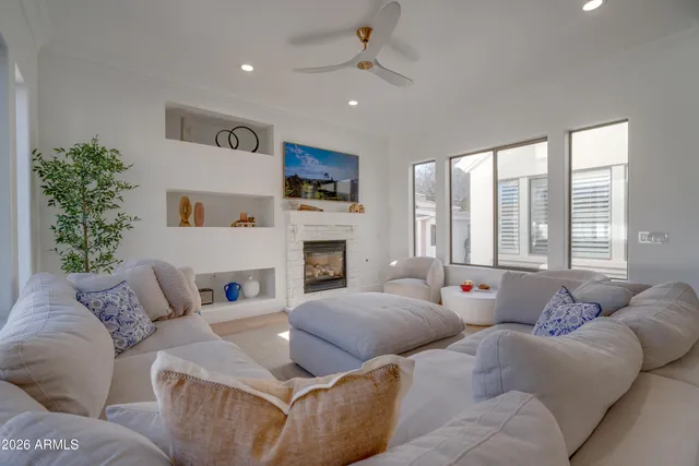 $1,250,000 | 2812 East Washington Court, Gilbert, AZ 85234