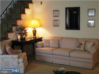 7016 Cardin Road Philadelphia, PA 19128 - Photo 2 of 12 Living Room