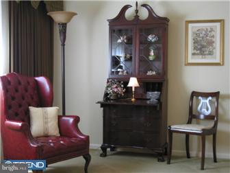 7016 Cardin Road Philadelphia, PA 19128 - Photo 3 of 12 Living Room