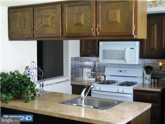 7016 Cardin Road Philadelphia, PA 19128 - Photo 6 of 12 Kitchen
