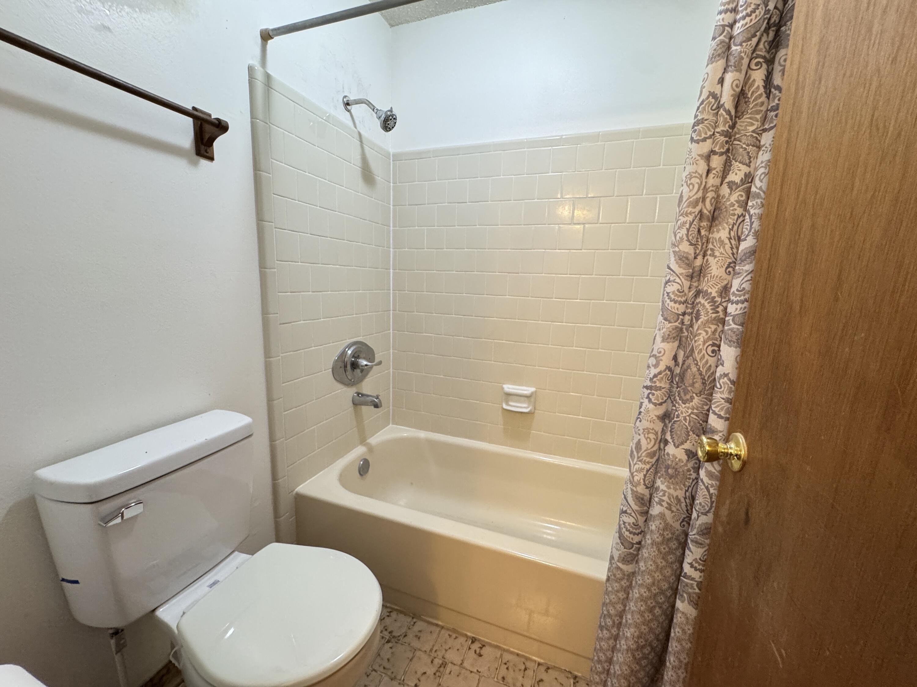 2928 Aplin Road Crestview, FL 32539 - Photo 13 of 42 a bathroom with a toilet and a bathtub