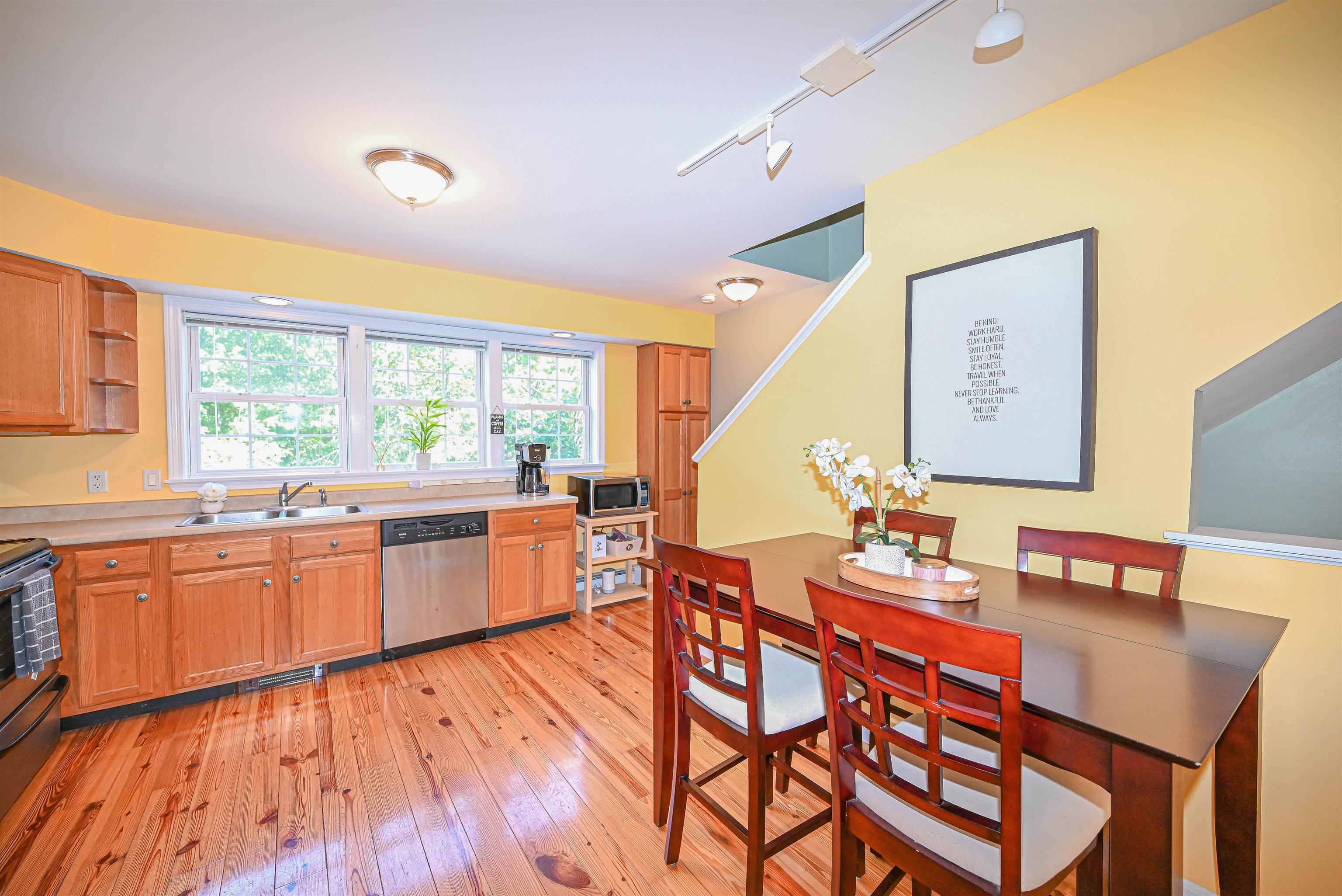 1029 South Mammoth Road, Unit 20 Manchester, NH 03109 - Photo 12 of 26 Gallery Image 12