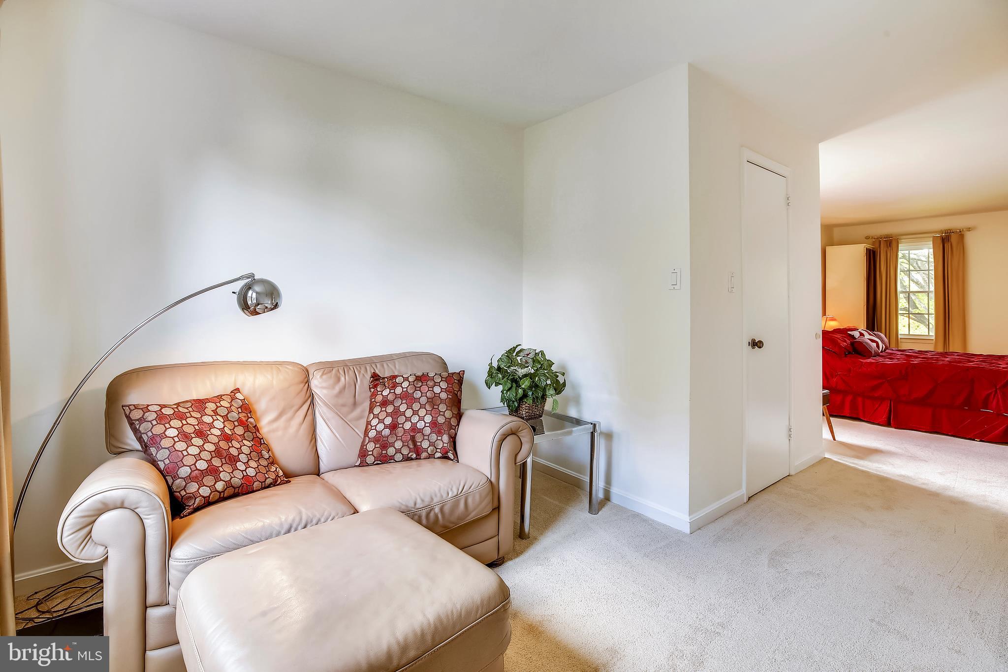16005 Wallingford Road Silver Spring, MD 20906 - Photo 21 of 36 Sitting room with owner's suite