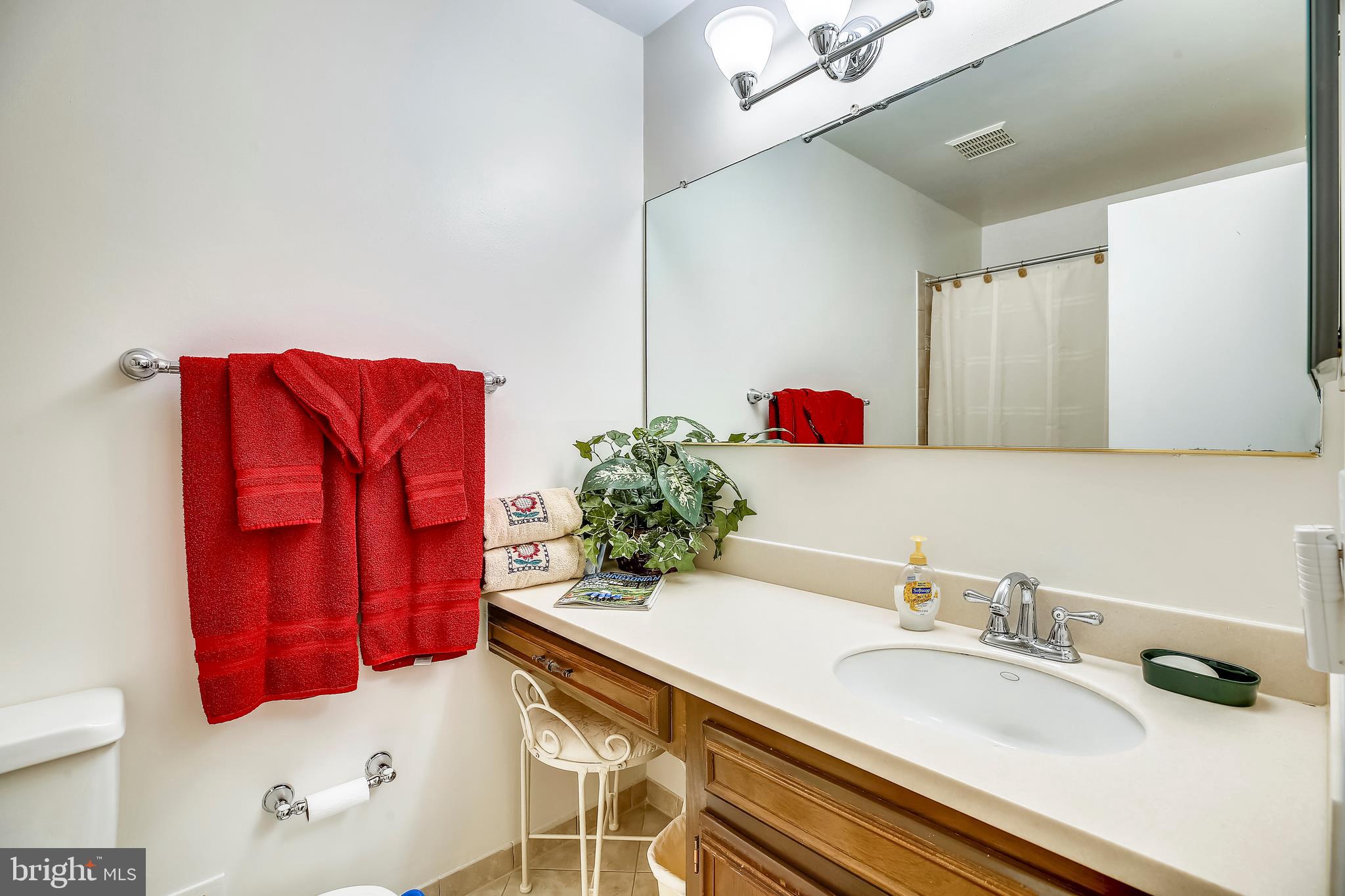 16005 Wallingford Road Silver Spring, MD 20906 - Photo 25 of 36 Second bathroom