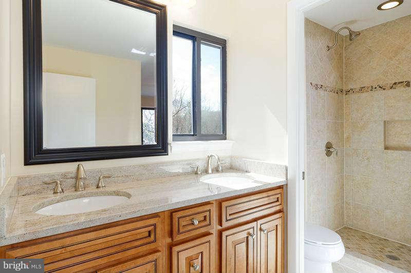 10907 Knights Bridge Court Reston, VA 20190 - Photo 13 of 24 a bathroom with double sink and a mirror