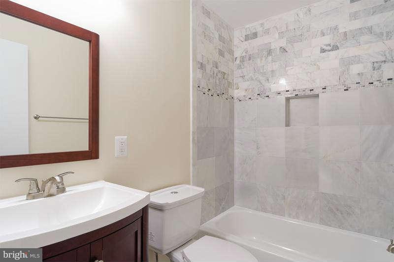 10907 Knights Bridge Court Reston, VA 20190 - Photo 14 of 24 a bathroom with a sink toilet and shower