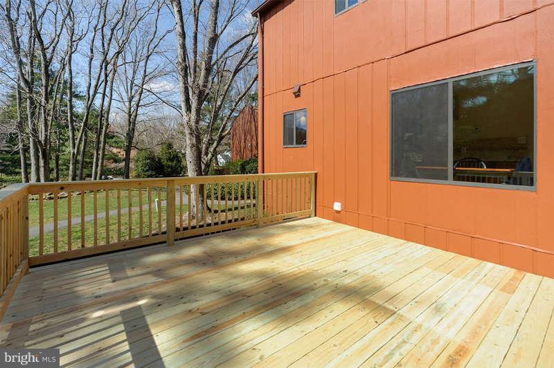 10907 Knights Bridge Court Reston, VA 20190 - Photo 19 of 24 a view of a garden with pathway