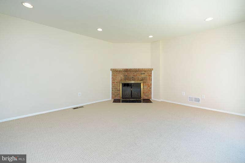 10907 Knights Bridge Court Reston, VA 20190 - Photo 5 of 24 an empty room with a fireplace