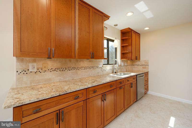 10907 Knights Bridge Court Reston, VA 20190 - Photo 7 of 24 a bathroom with a sink and a mirror