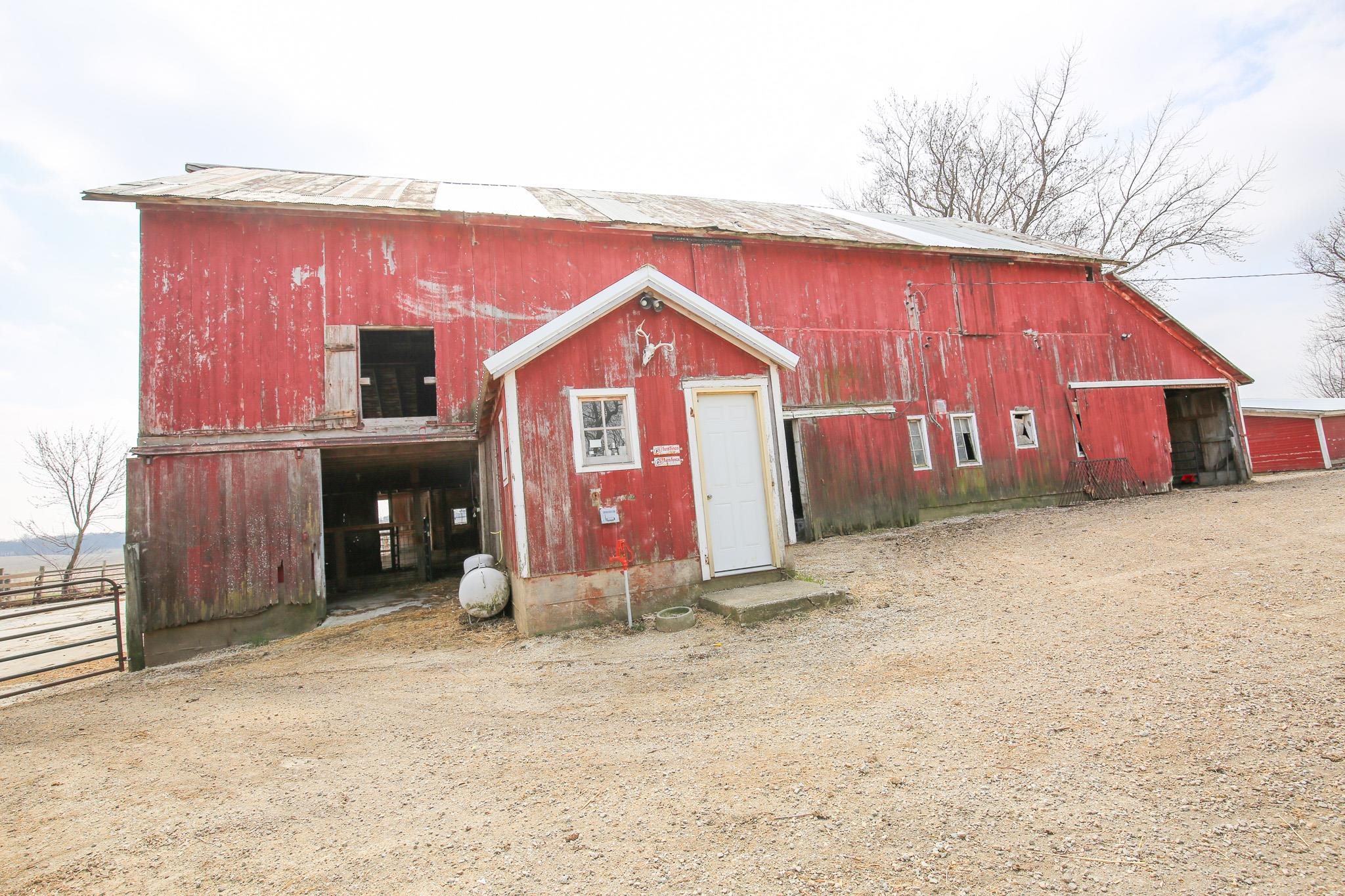 26596 Fairhaven Road Chadwick, IL 61014 - Photo 6 of 51 a front view of a house with garden
