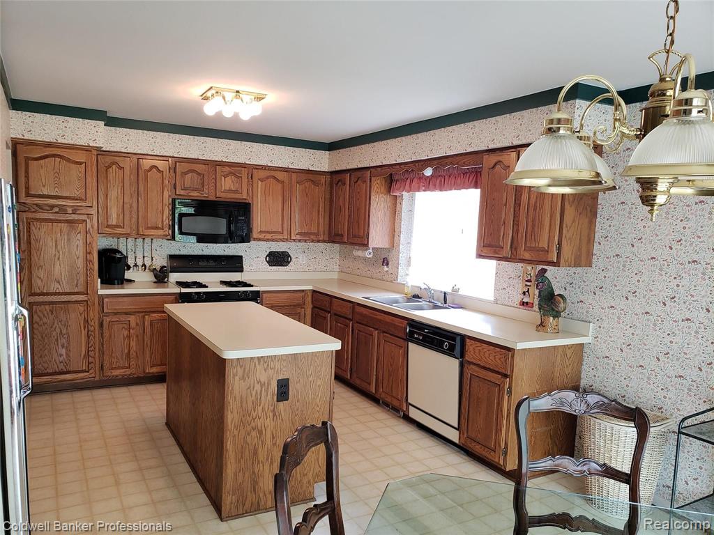 3039 Primrose Drive Rochester Hills, MI 48307 - Photo 2 of 25